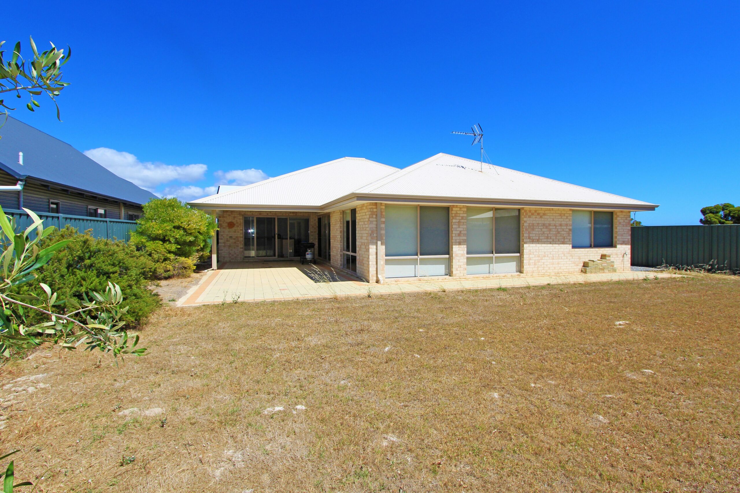 Spacious 3 bedroom family home in Beachridge