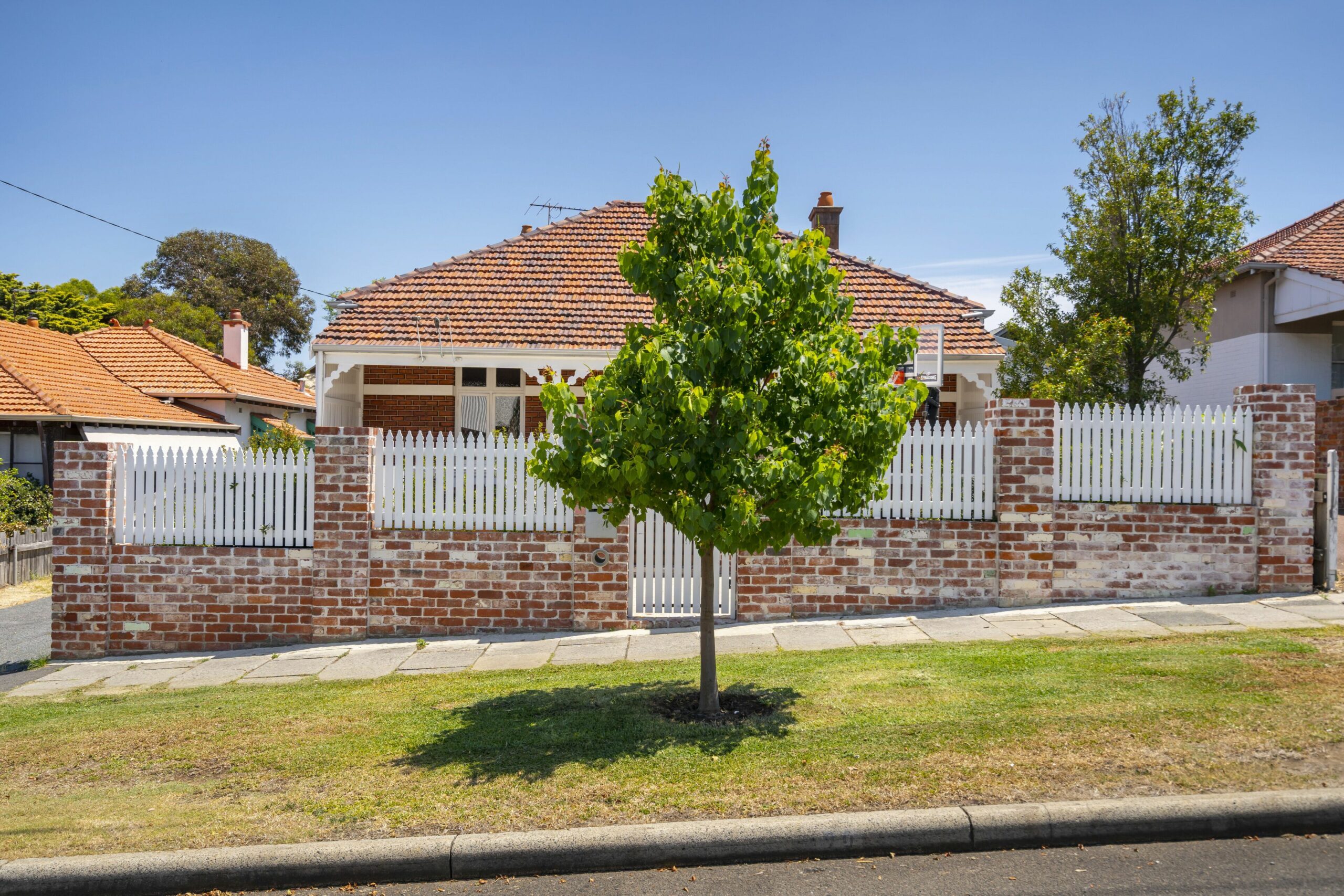 Outdoor Oasis With Views! Walk to Freo, Beach, Cafes & More..