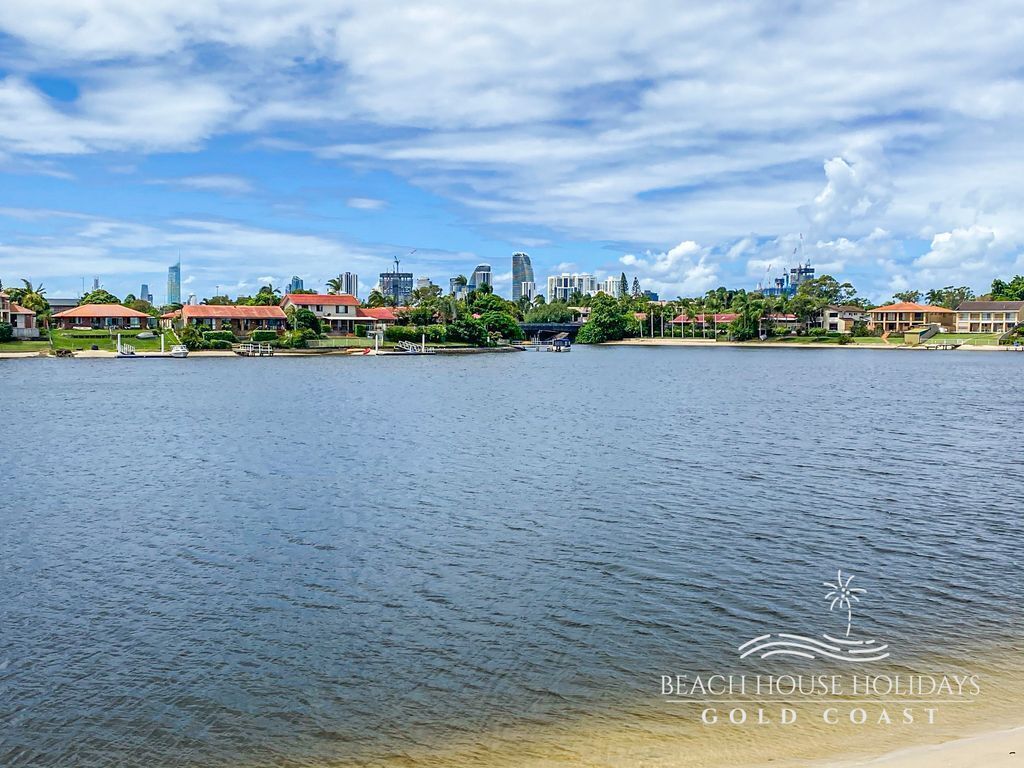 4 Bedroom Wide-waterfront Home With Pool and Skyline Views