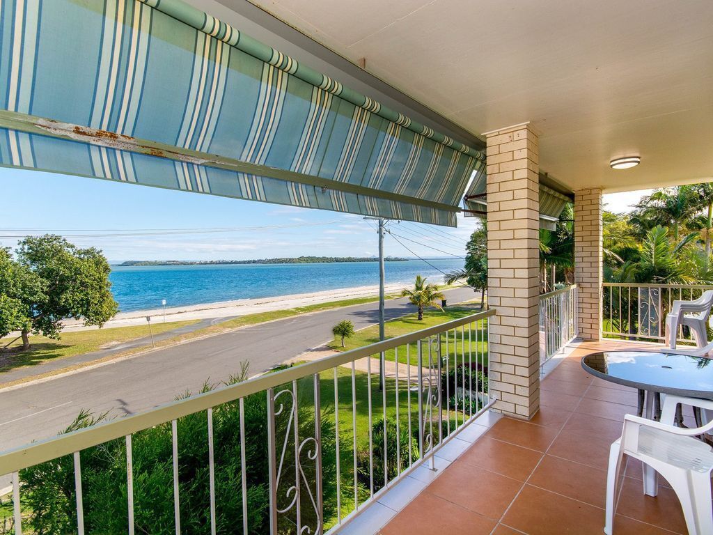 Views Views Views! Front Top Floor Waterfront Unit – Chnook Apartments South Esp, Bongaree