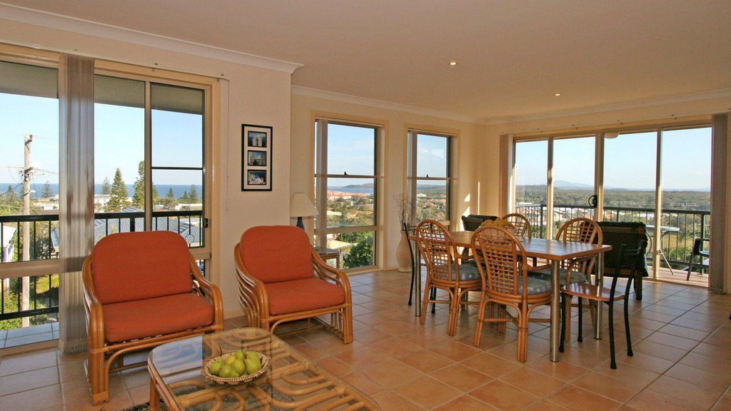 Phoenix Terrace - Large Townhouse in Yamba