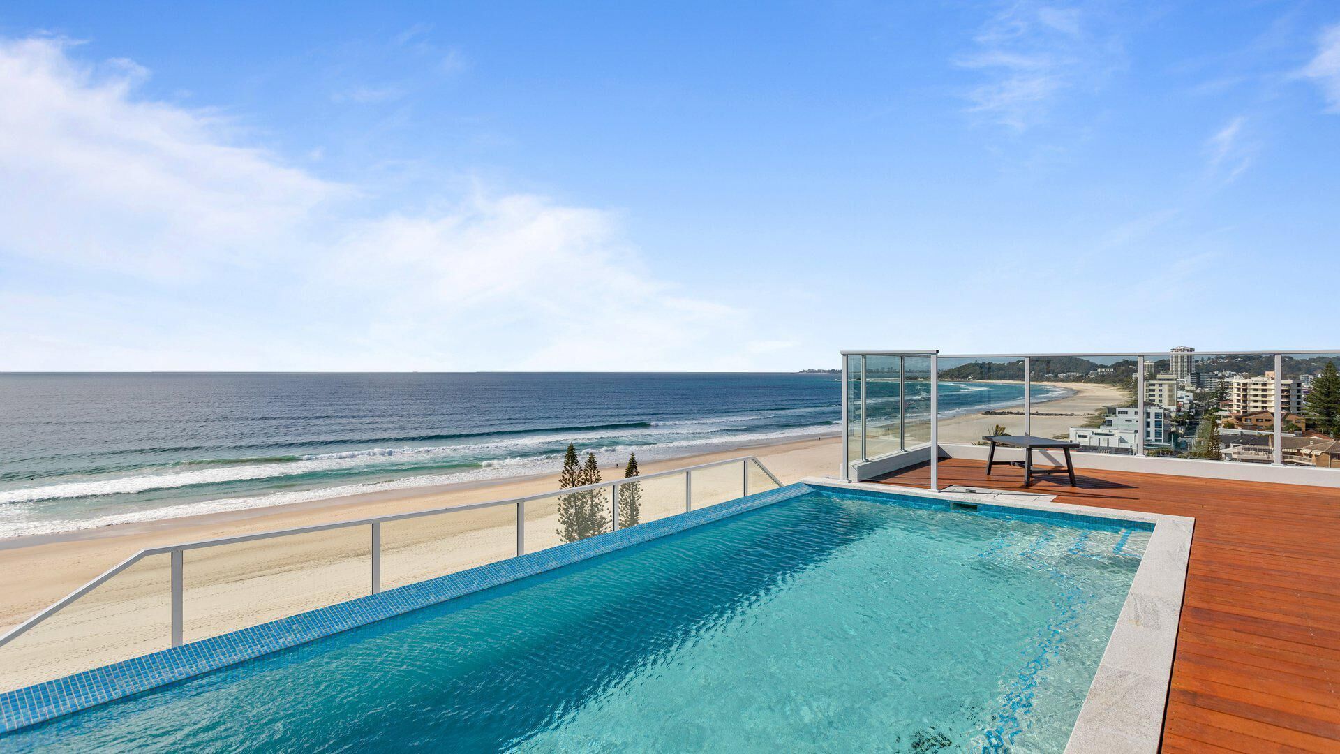 Ocean Views Apartment With Rooftop Pool