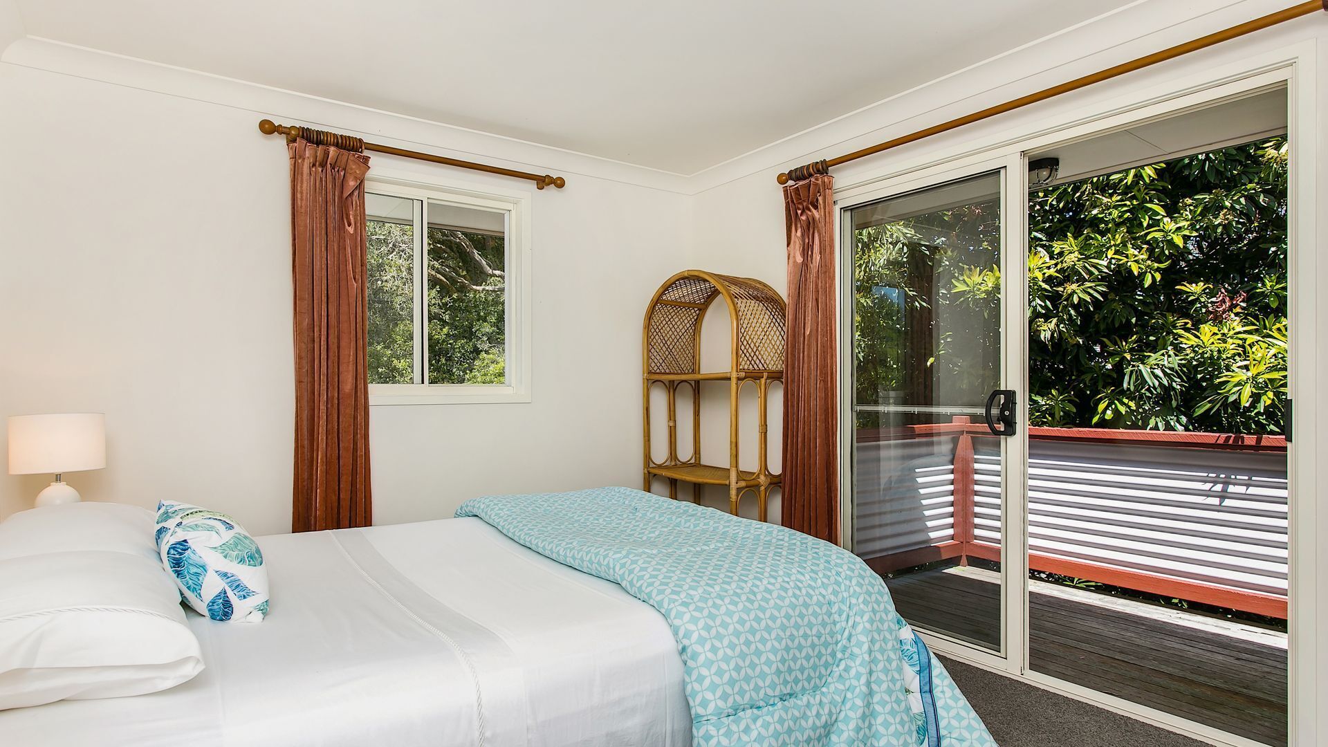 Byron Deck House private green oasis close to town, cafes and beaches