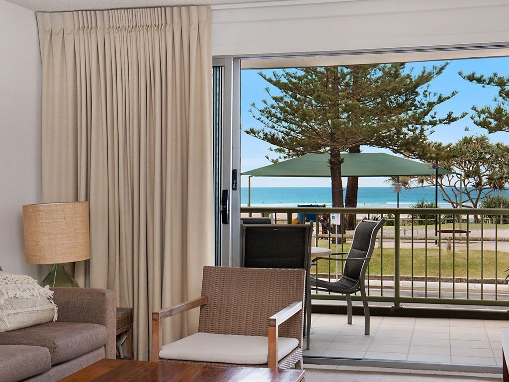 Kingston Court Unit 3 Right on the beach in Rainbow Bay Coolangatta