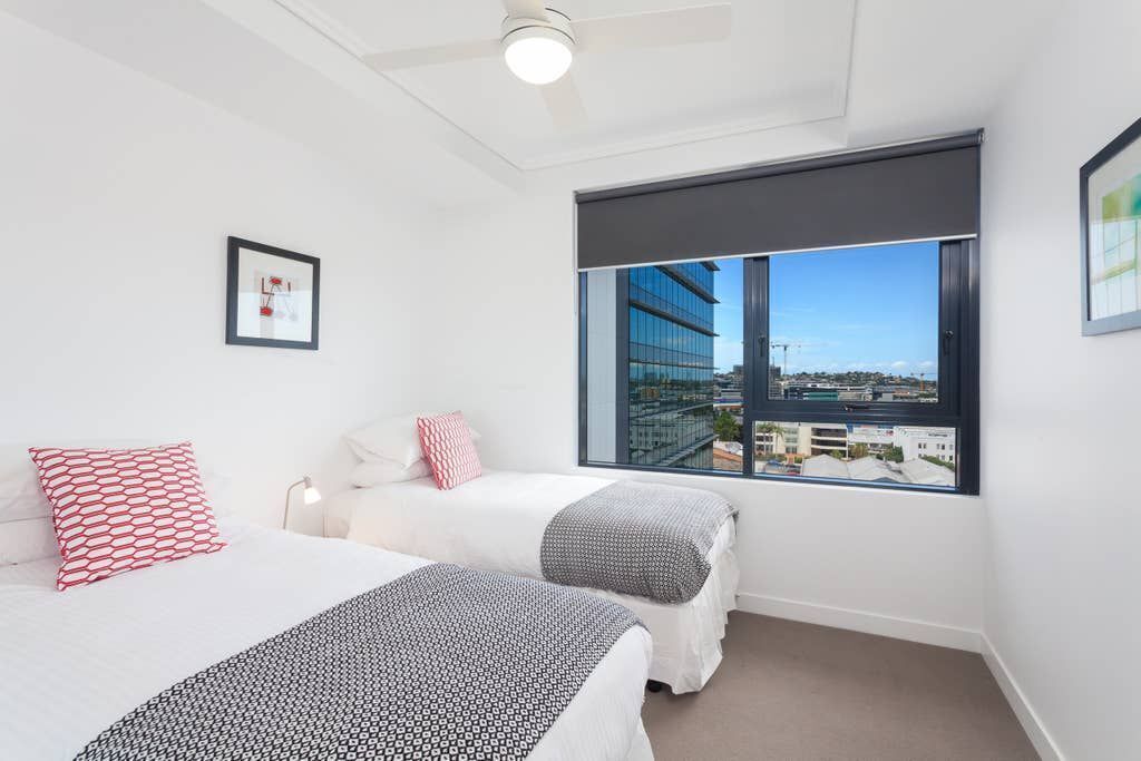 Executive 2BR Fortitude Valley Apartment With Pool and Views