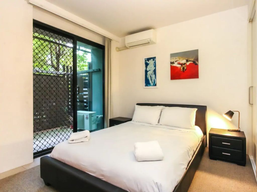 Contemporary 1 Bedroom Teneriffe Apartment with Pool and Gym