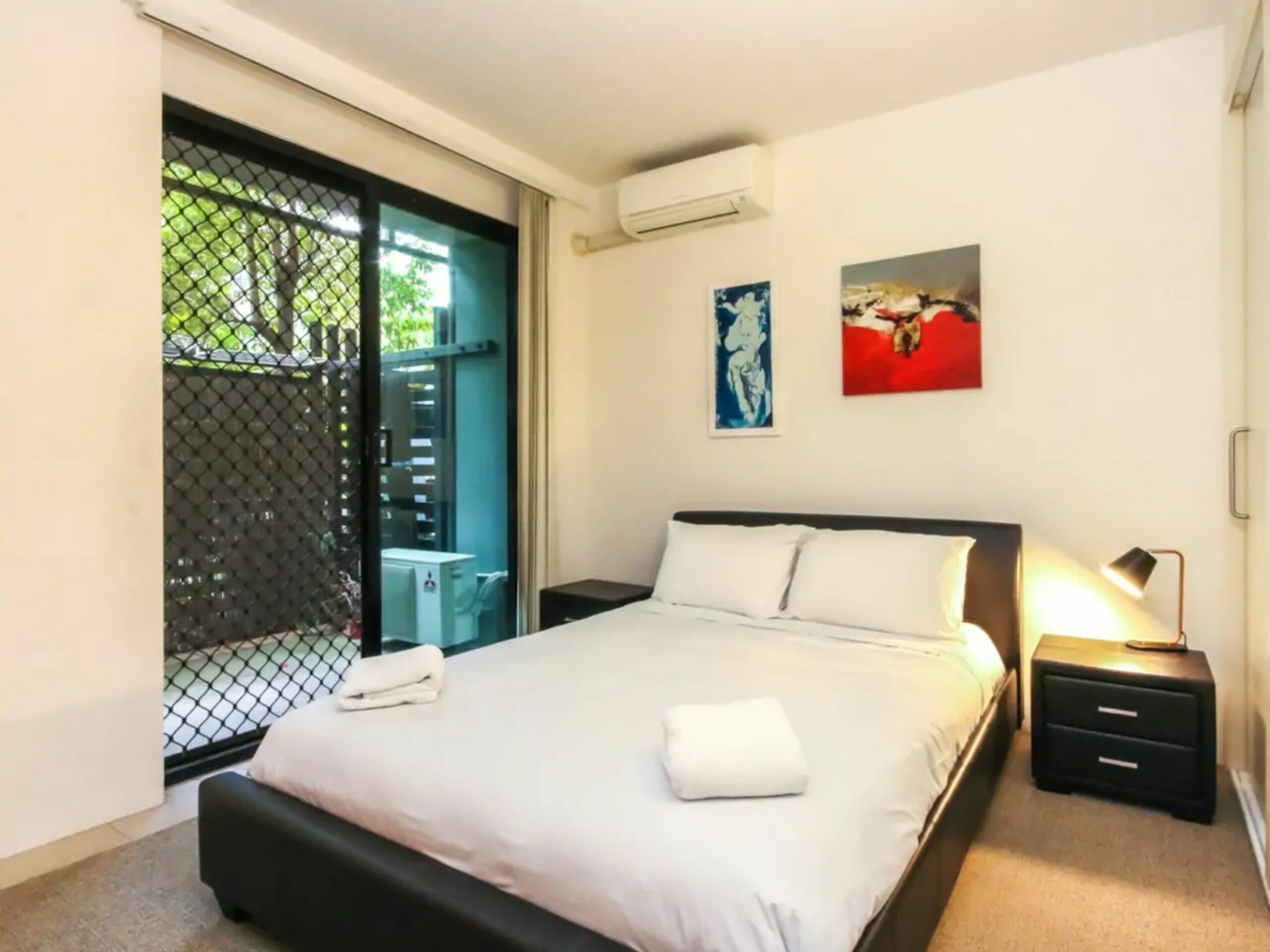 Contemporary 1 Bedroom Teneriffe Apartment With Pool and Gym