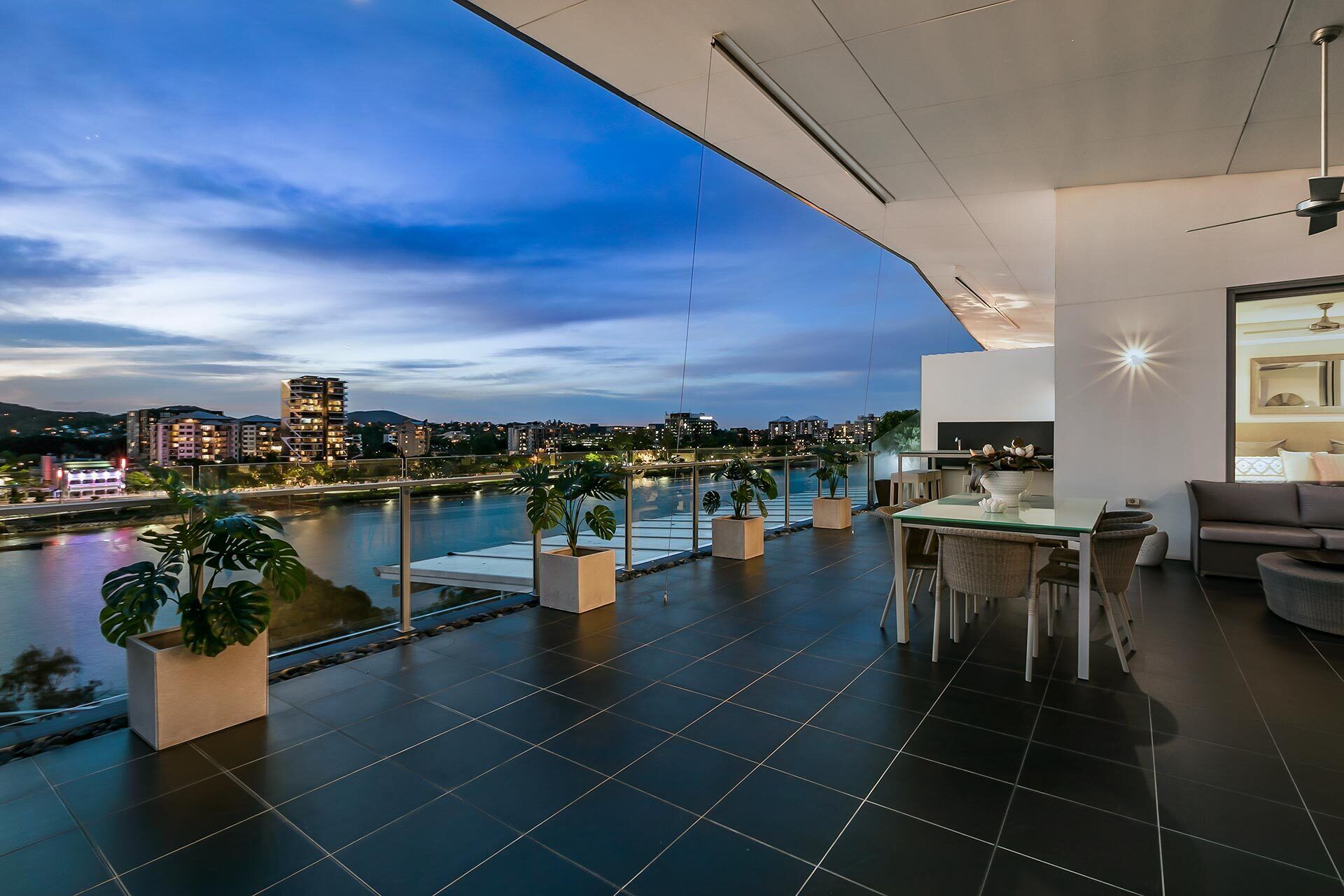 Stunning Waterfront Penthouse 3-bed/4-bed Luxury