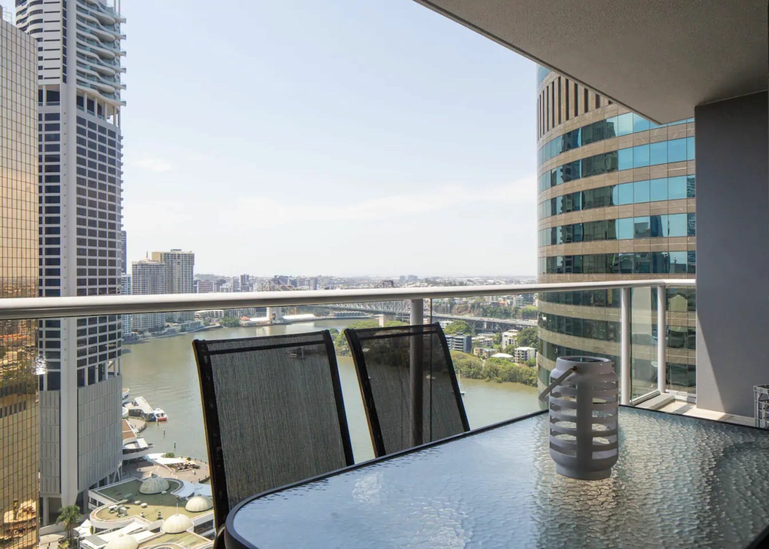 Amazing Brisbane CBD 2 Bedroom Apartment With River Views