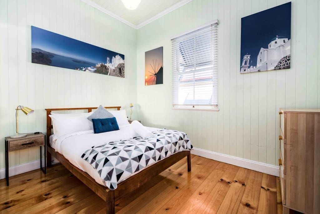 Comfy, Character Qldr ~ 3bed House W/parking ~ Woolloongabba