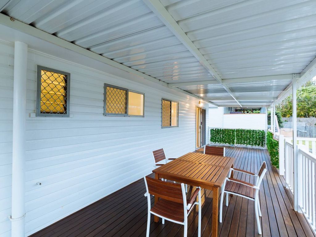 Traditional Queenslander - pet Friendly With a big Yard