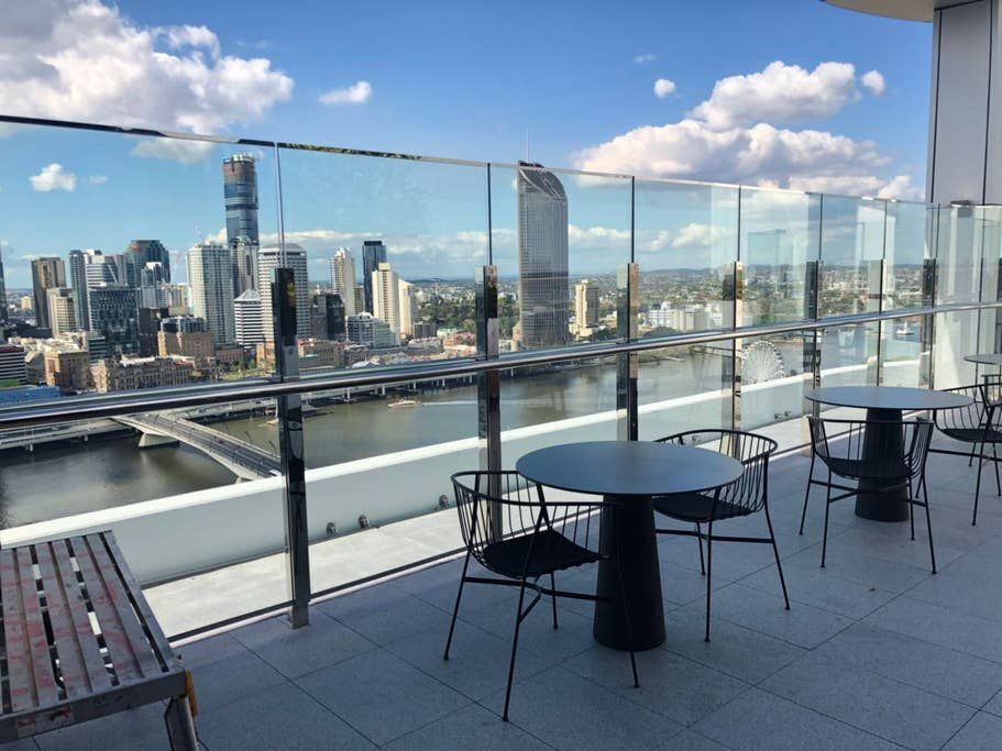 New Marvelous Water View Apartment @ South Bank