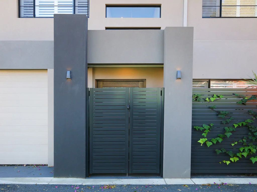 Luxury 4-Bedroom House - Mount Lawley