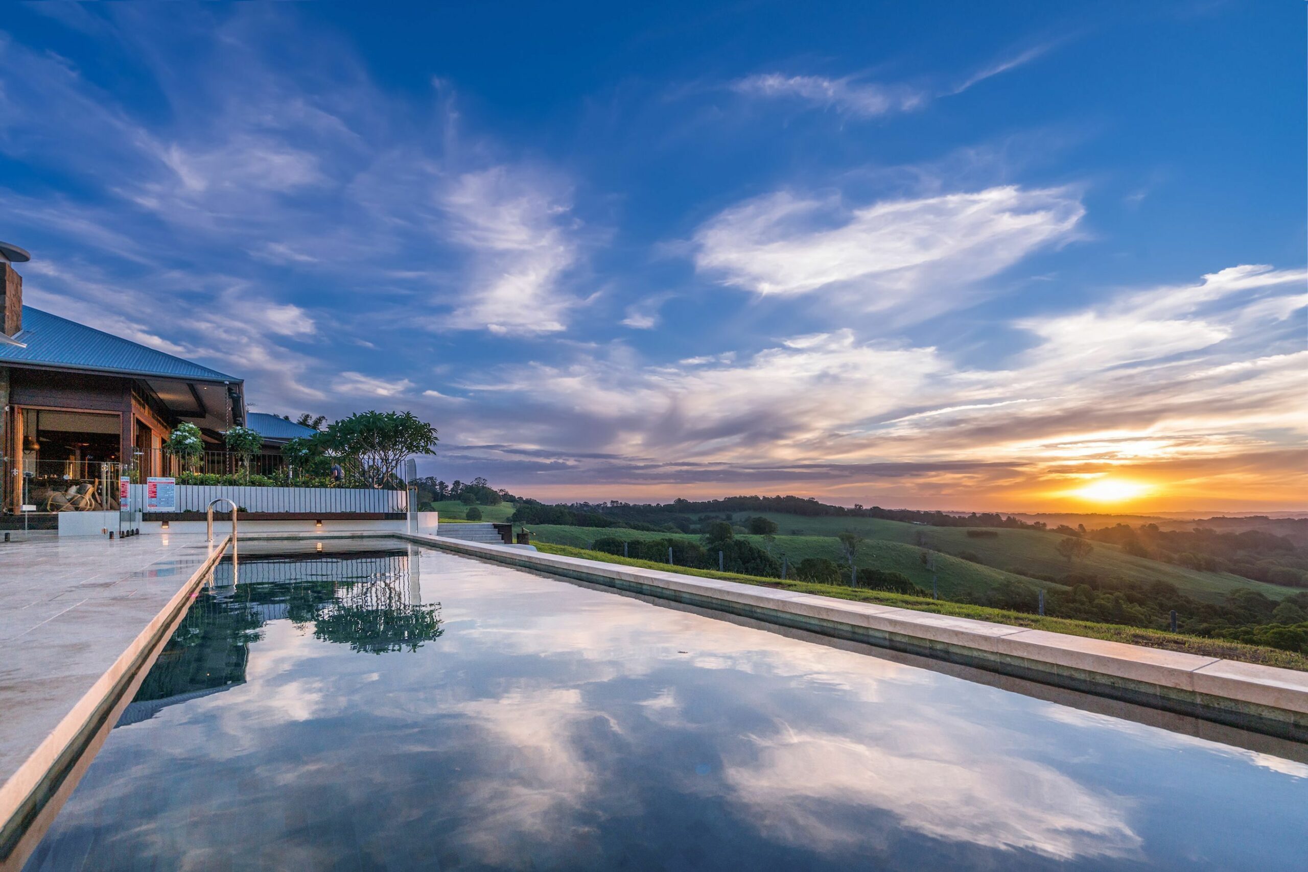 Luxico's Luana Estates - Hawaiian Opulence & Sunset Views