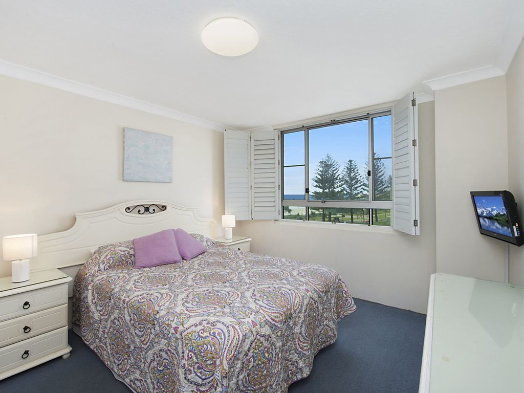 Rainbow Pacific Unit 8- Ocean views over Rainbow Bay Coolangatta with free Wi-Fi