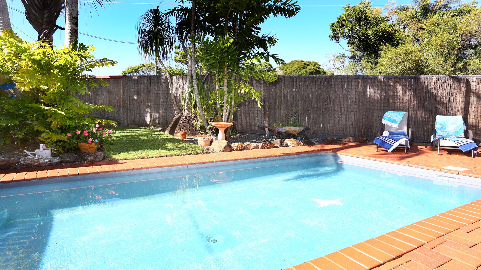 Surfers Beach Cottage Pet Friendly