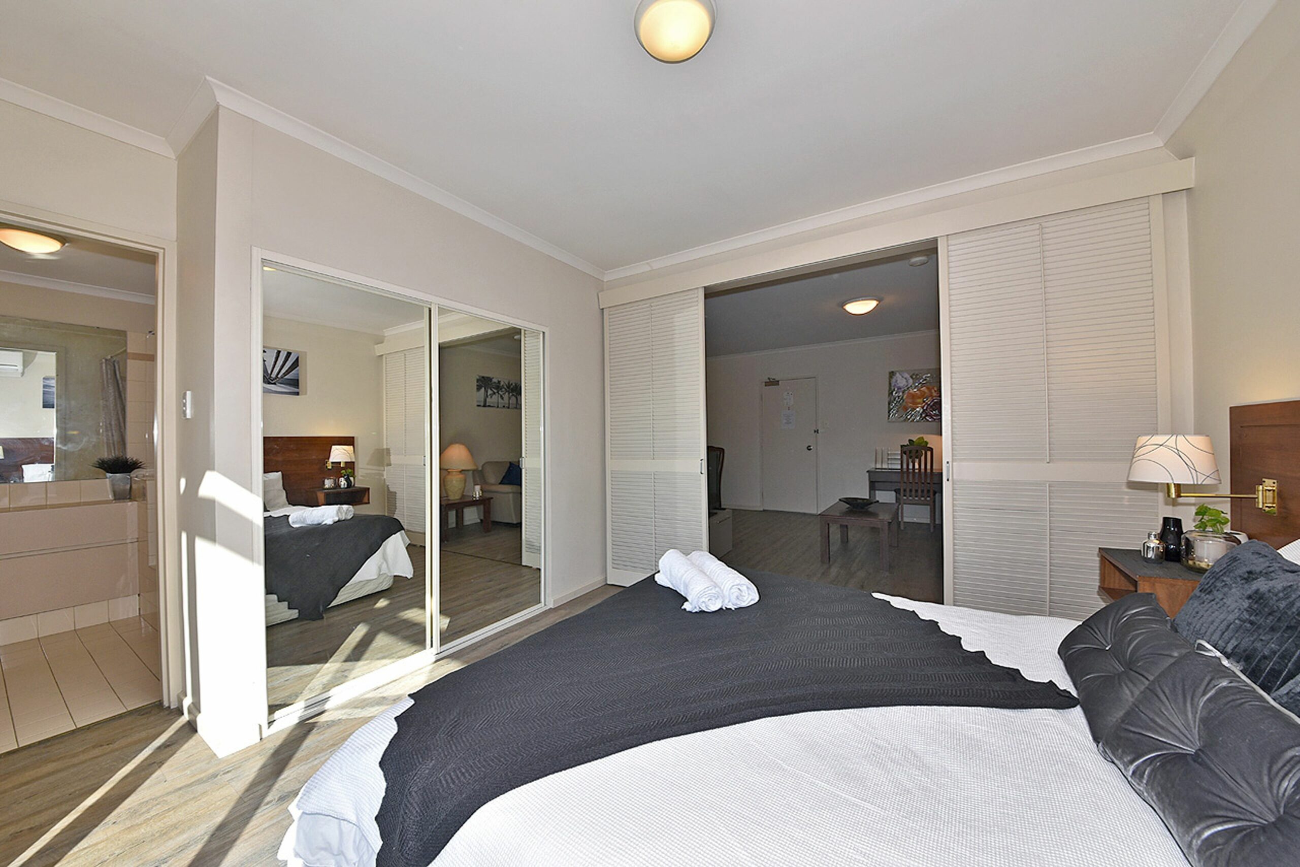 605451 Central Perth City 1X1 Modern Apartment