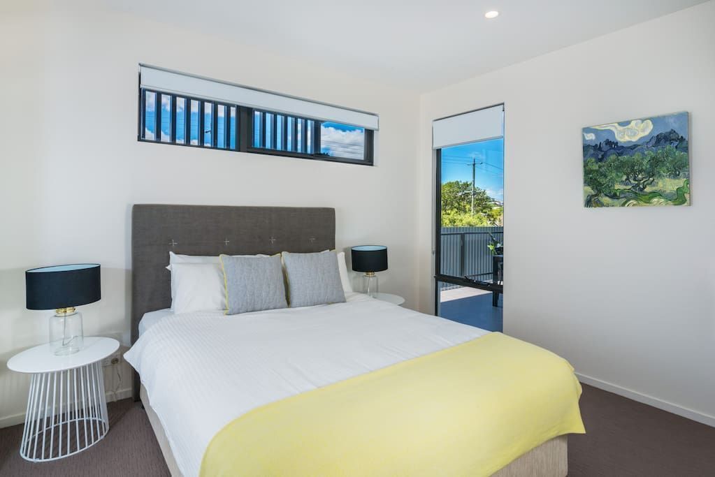 Executive 3BR Bulimba Apartment Near Oxford St Shops and Restaurants