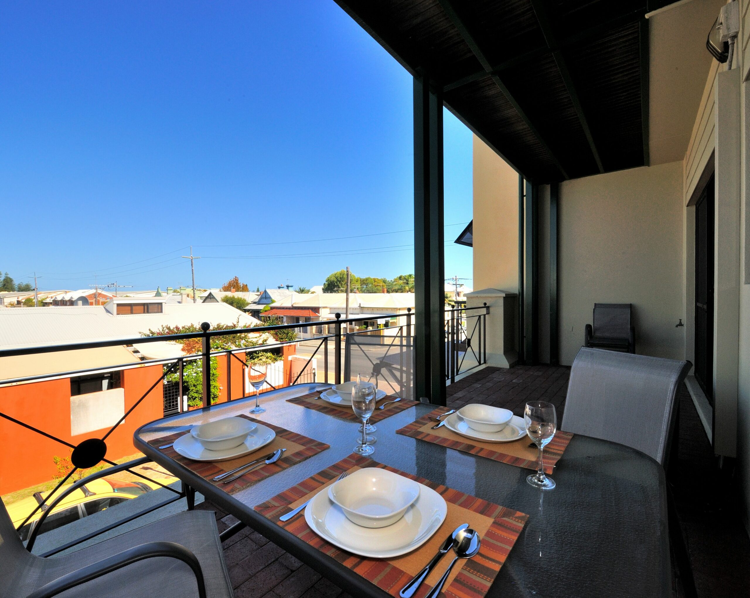 Great Value 2 Bedroom Apartment in the Heart of South Fremantle