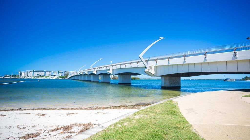 Broadwater Paradise - A Short Walk to the Beach