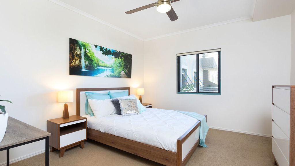 30% long stay discount. Riverfront home close to Bris CBD & amenities