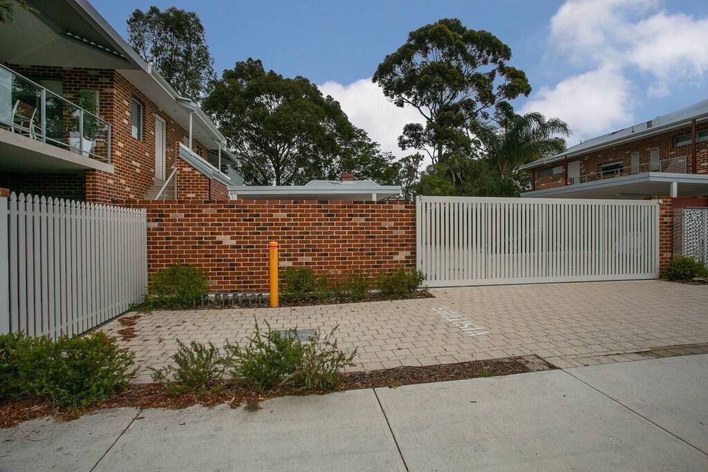 Perfect 2 Bed Apartment With Tree Views