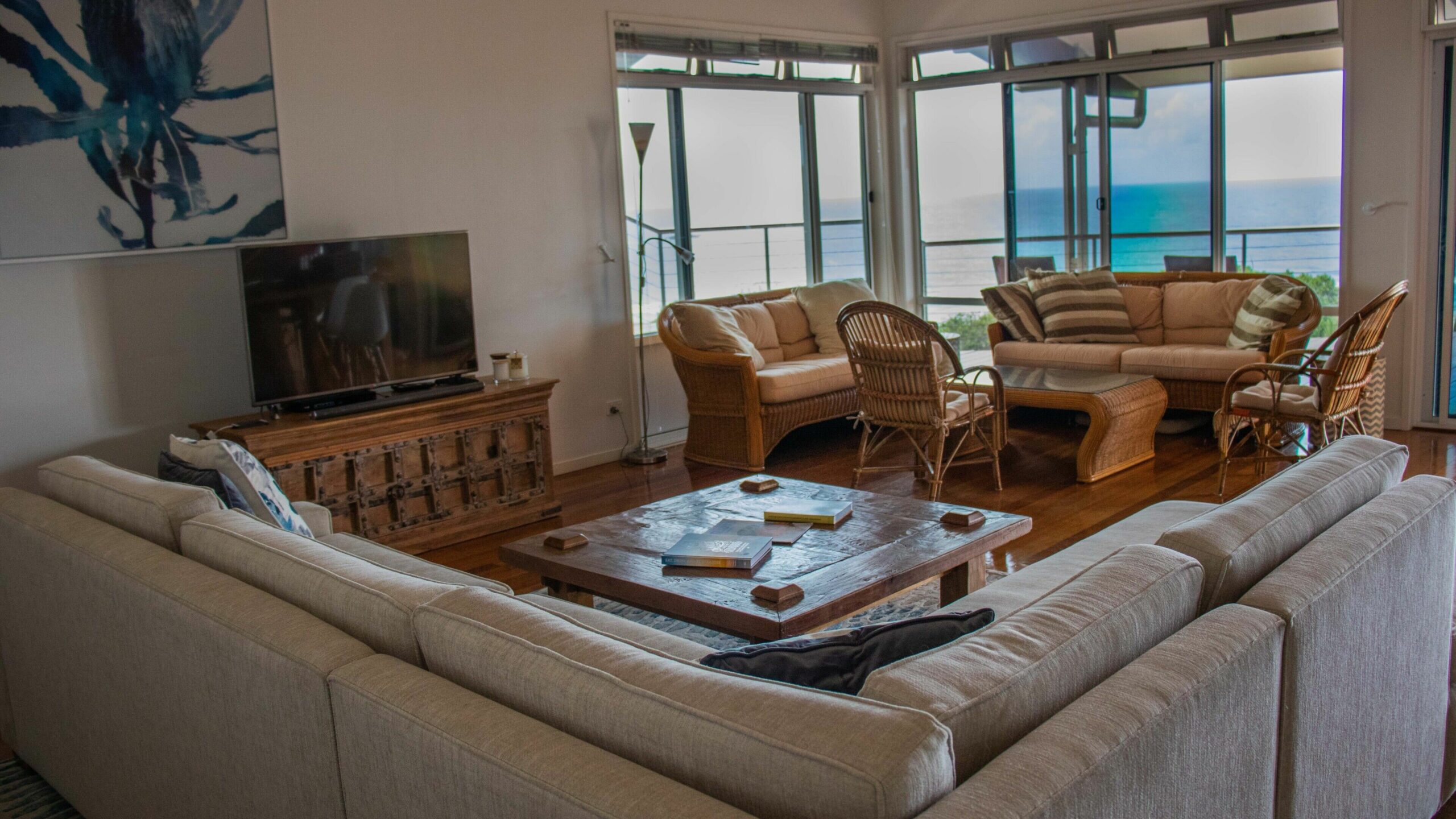 Luxury house,  extensive beach + ocean views, minutes to flags on Cylinder Beach