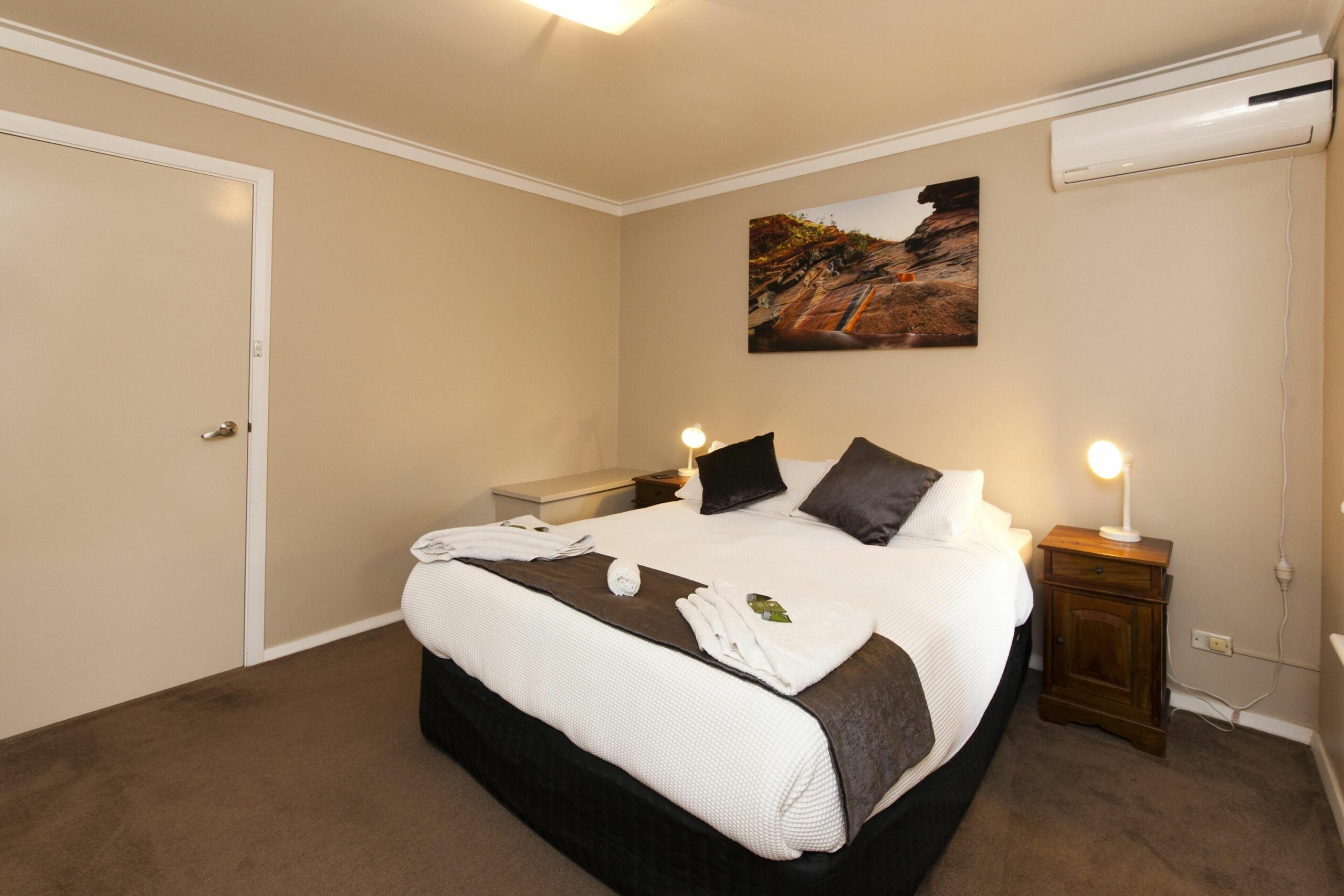 Stylish Subiaco Terrace Accommodation - 3 Bedrooms, Central Location