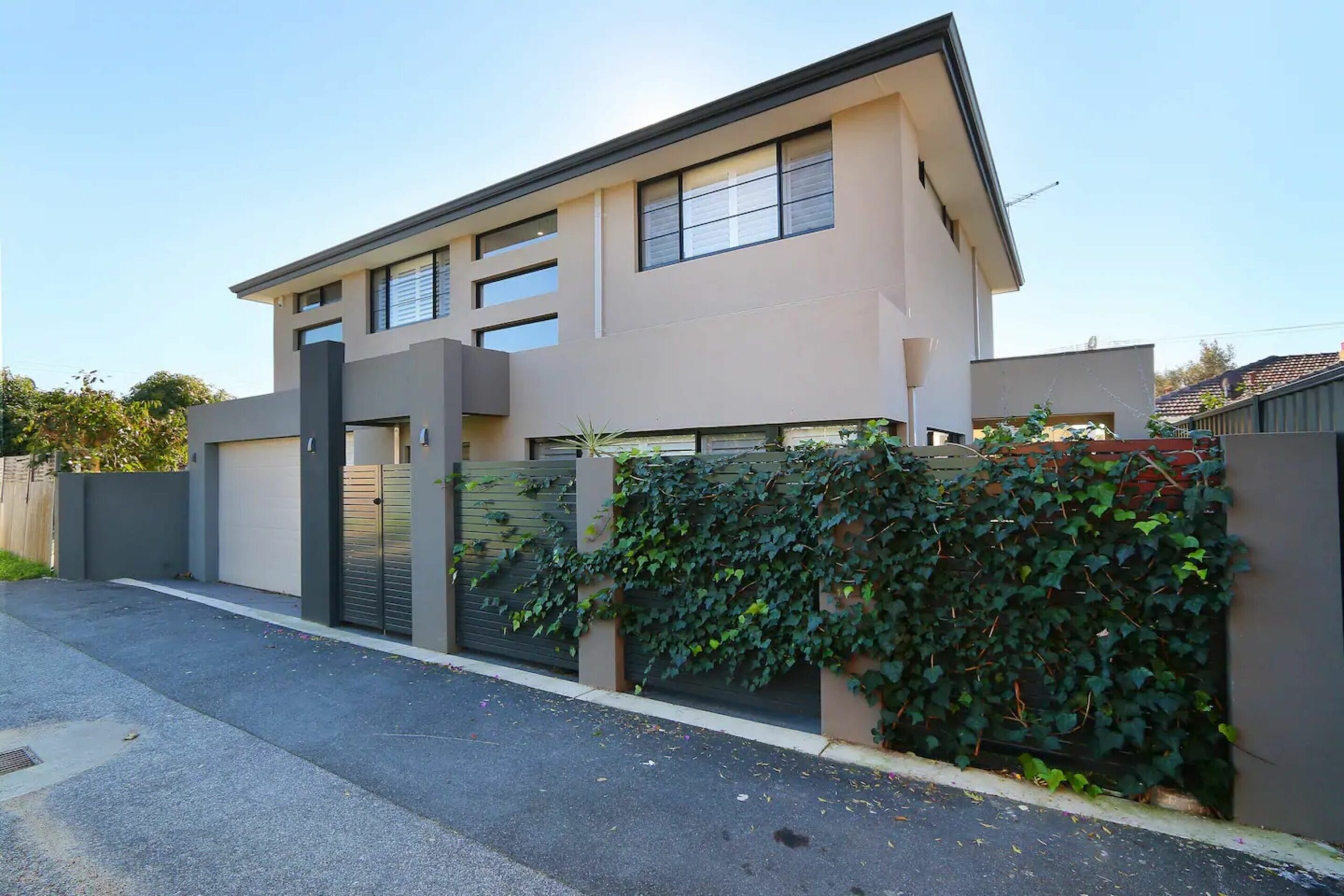 Luxury 4-bedroom House - Mount Lawley