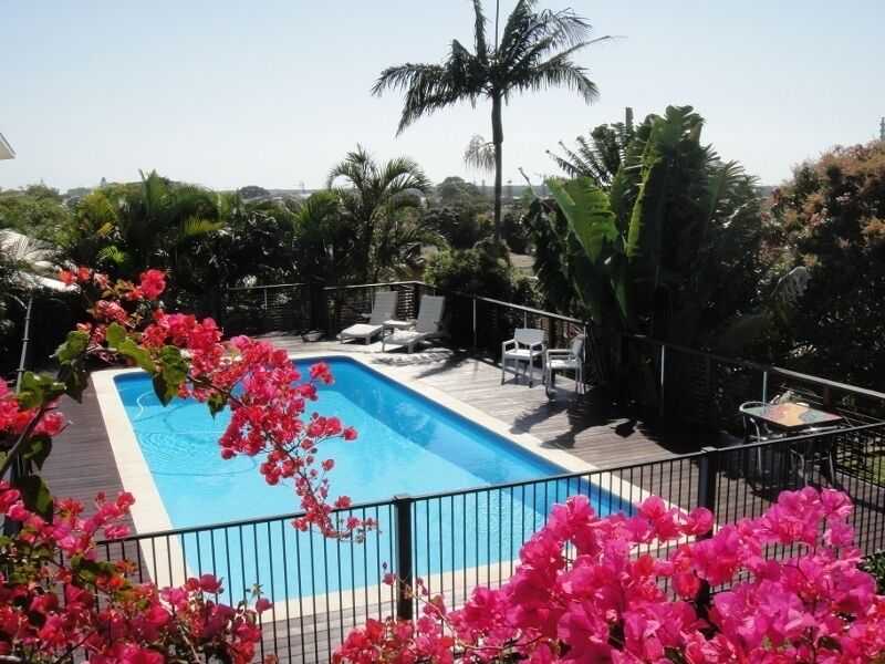 Spacious Broadwater Home, Huge Pool & Fantastic Views