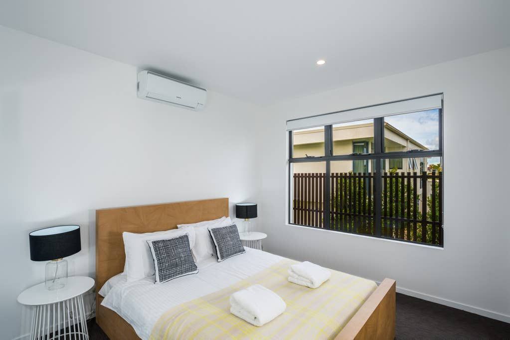 Executive 2BR Bulimba Apartment Across From the Park on Oxford St