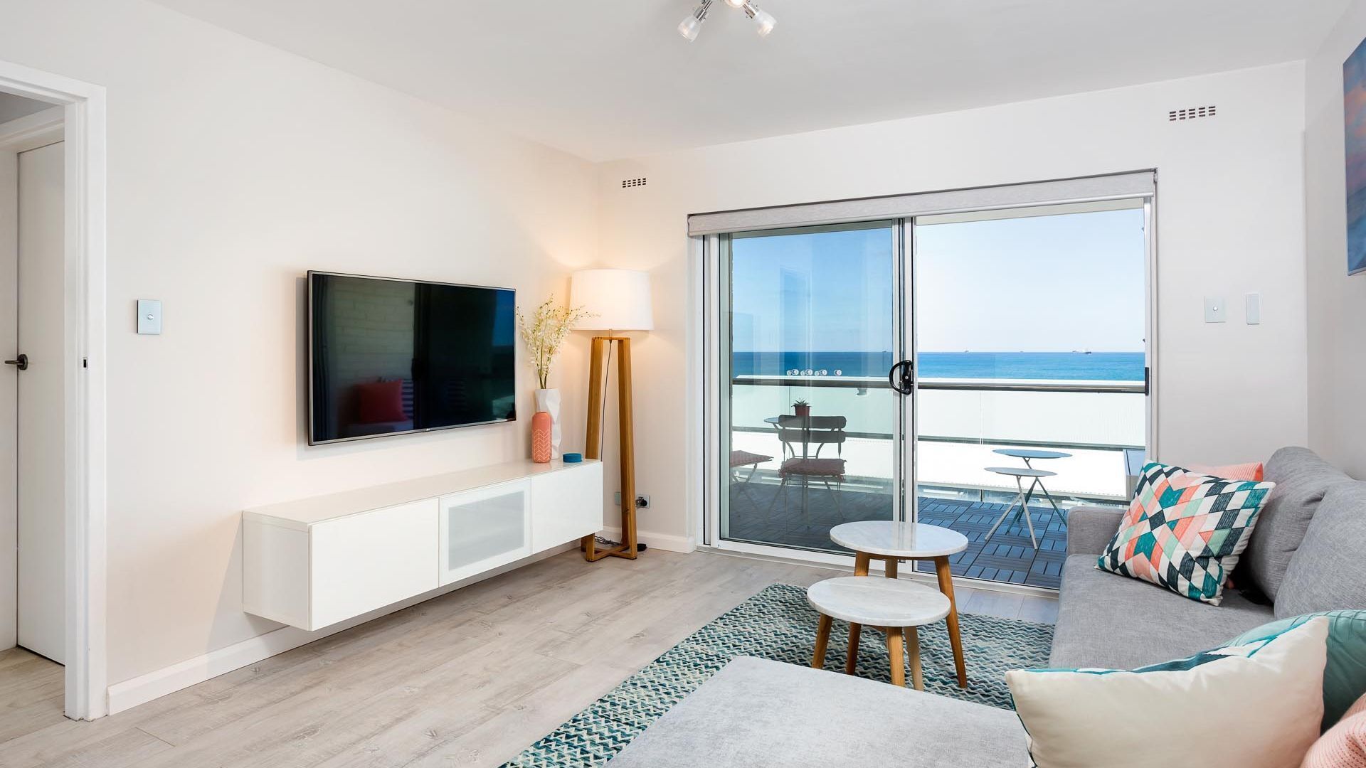 Beachside Ocean View Apartment in Cottesloe