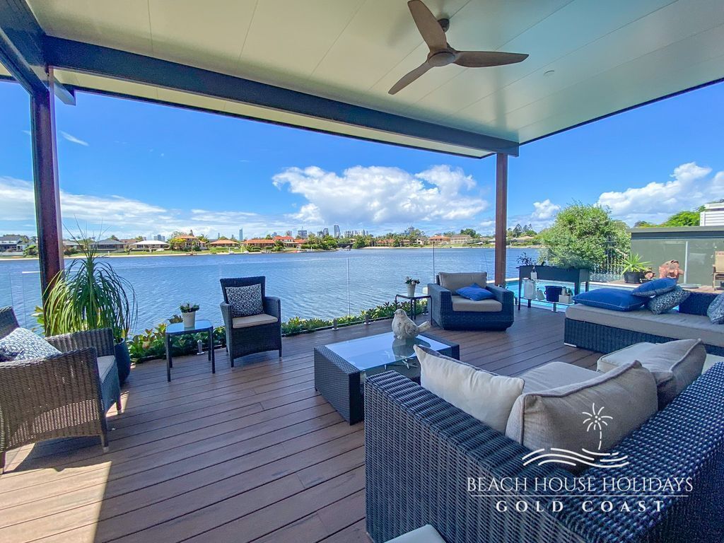 4 Bedroom Wide-waterfront Home With Pool and Skyline Views