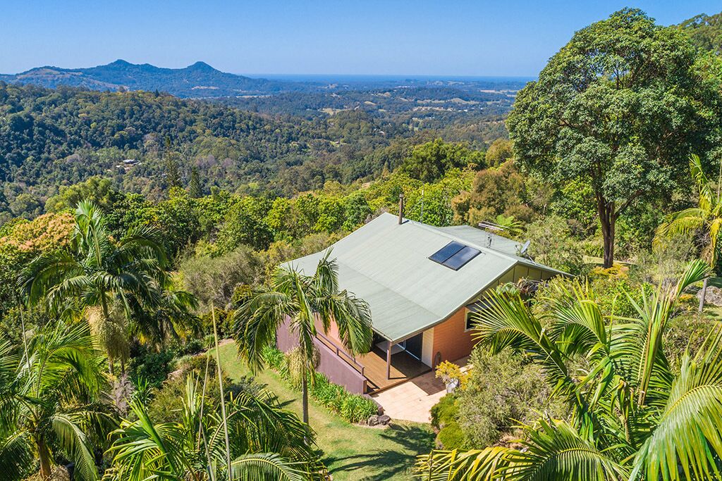 CLOGHEEN COTTAGE  Stunning Mountain and Ocean Views in the Byron Bay Hinterland