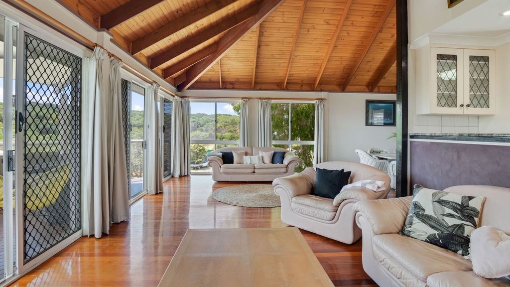 Sundowners Beach House 3 Bed, 2 Bath Sleeps 8