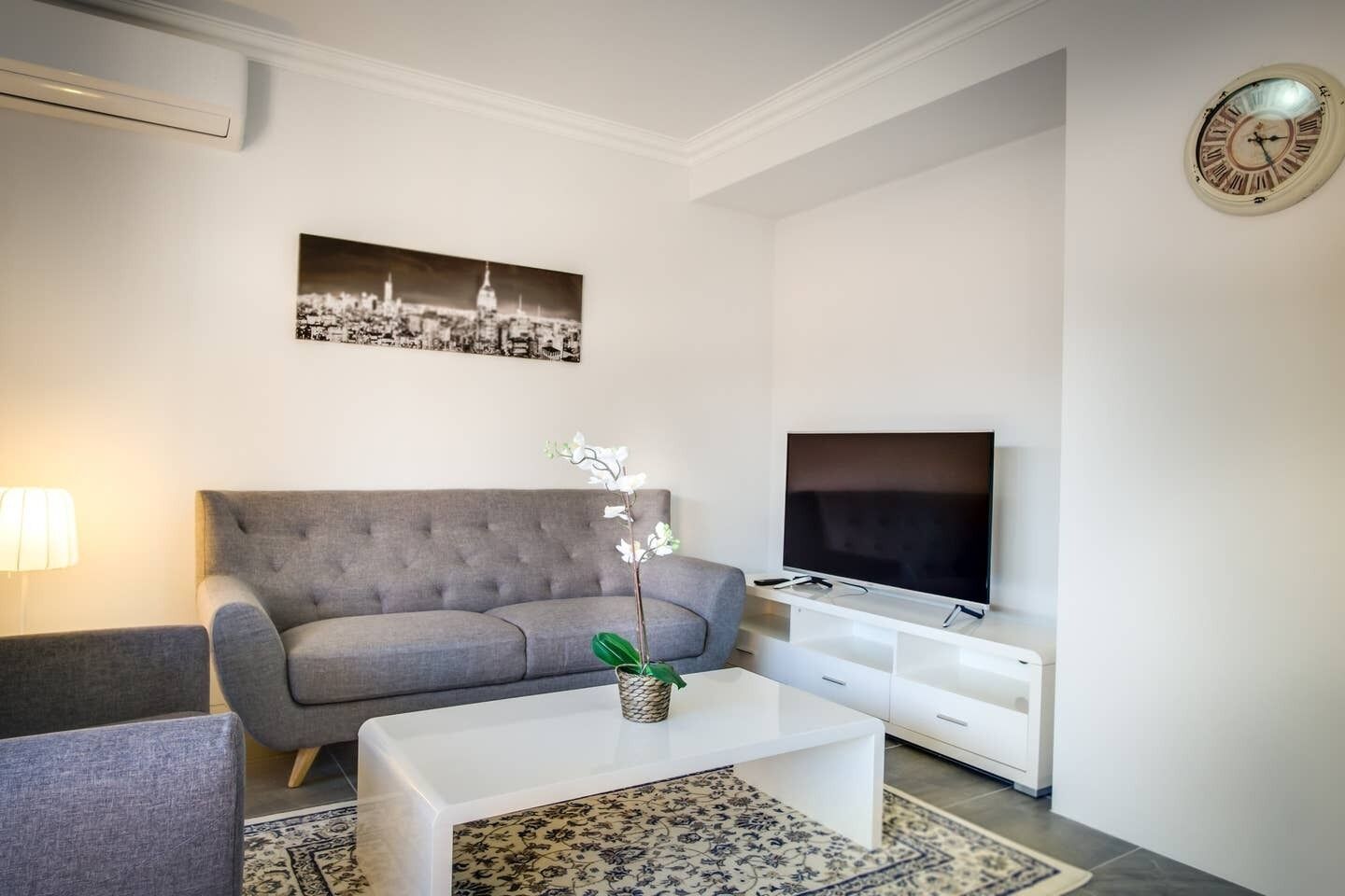 ? Modern+sleeps18+4carbay+kitchen+wifi+netflix & 10 Minutes to the Airport