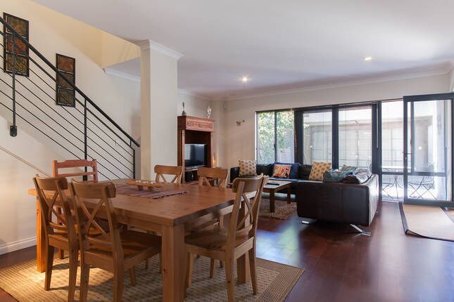 Mosman Park Stylish Townhouse - Near Glyde St-150m to Coles Supermarket & train