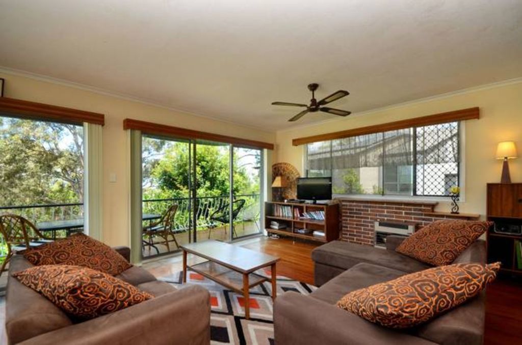 A House With a View and a Seabreeze - a Home in the Trees Where the Birds Sing!