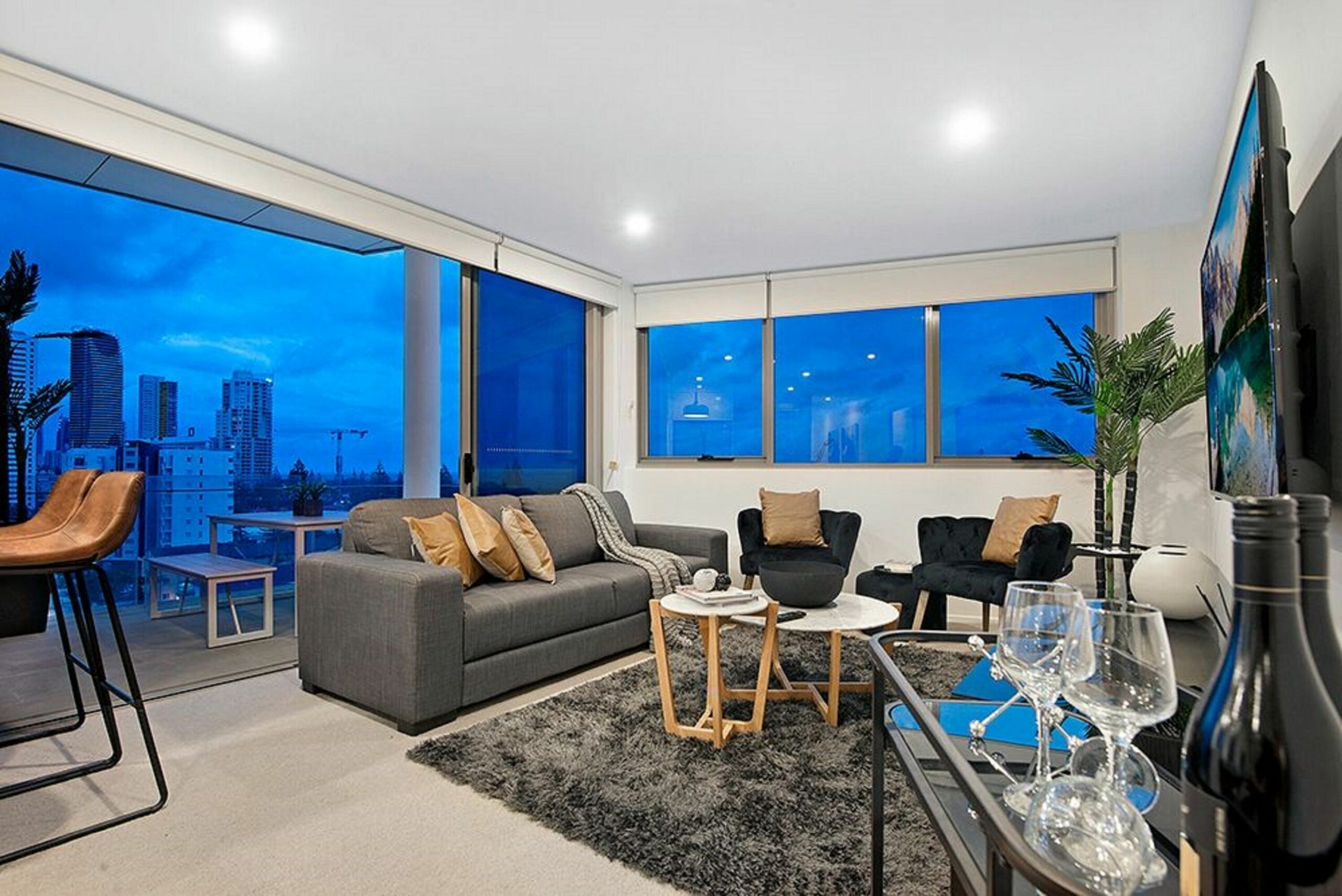 NEO Apartments - Holidays Gold Coast