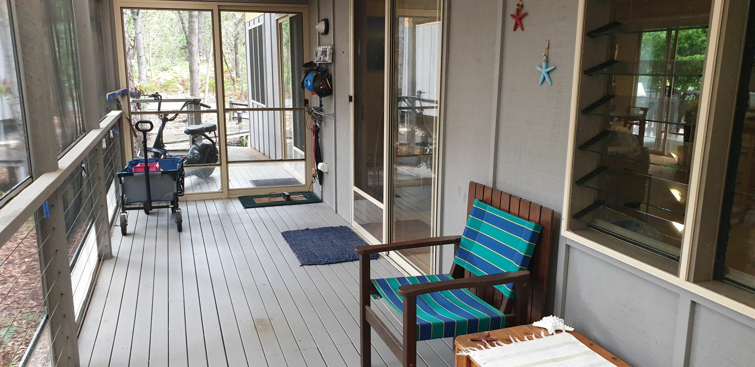 Beautiful Cabin in Glorious Bush Setting, Great Amenities Close to Beach & Pool