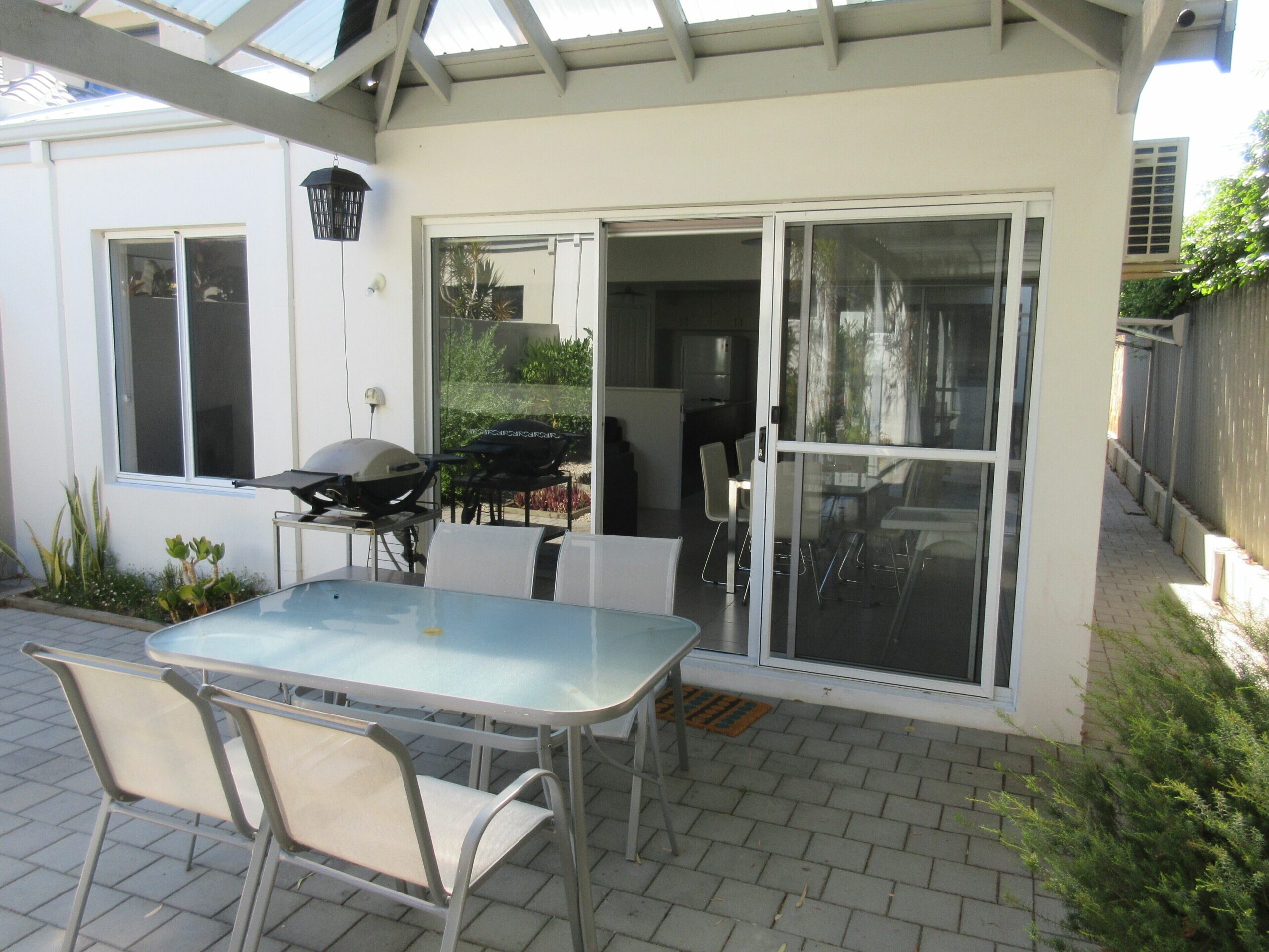 Beautiful & spacious home. 10 min from Perth CBD!