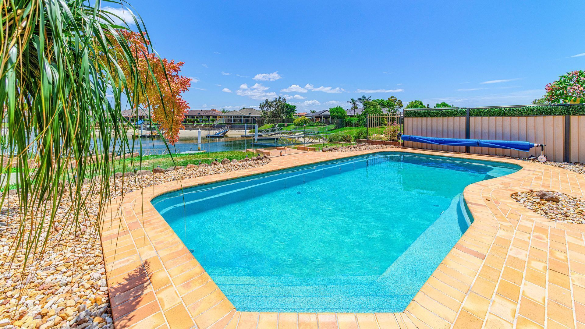 River Rest, Waterfront Home With Pool, in Yamba