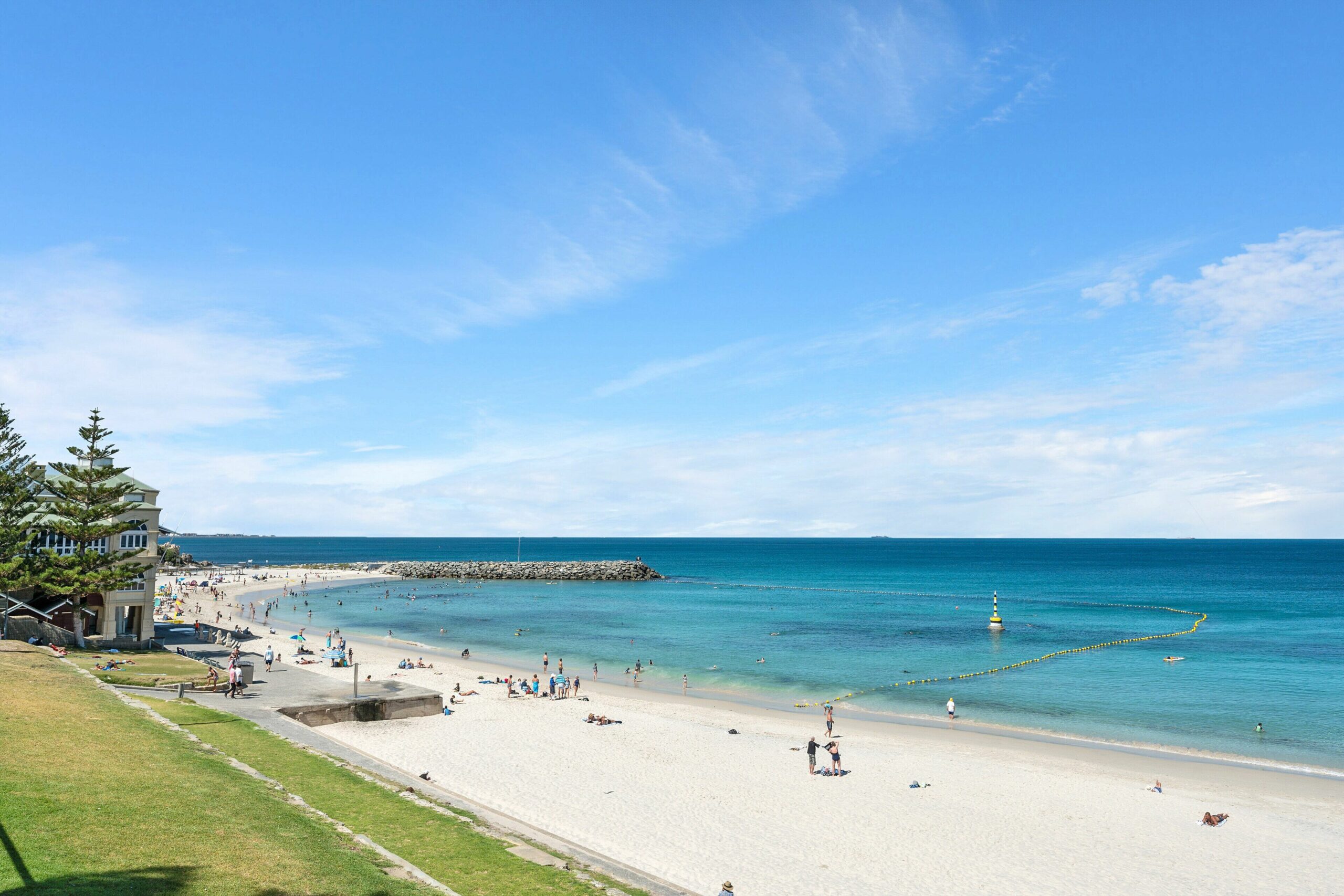 Katy's Aptmt With Ocean Views and 2 min Walk to Cottesloe Beach