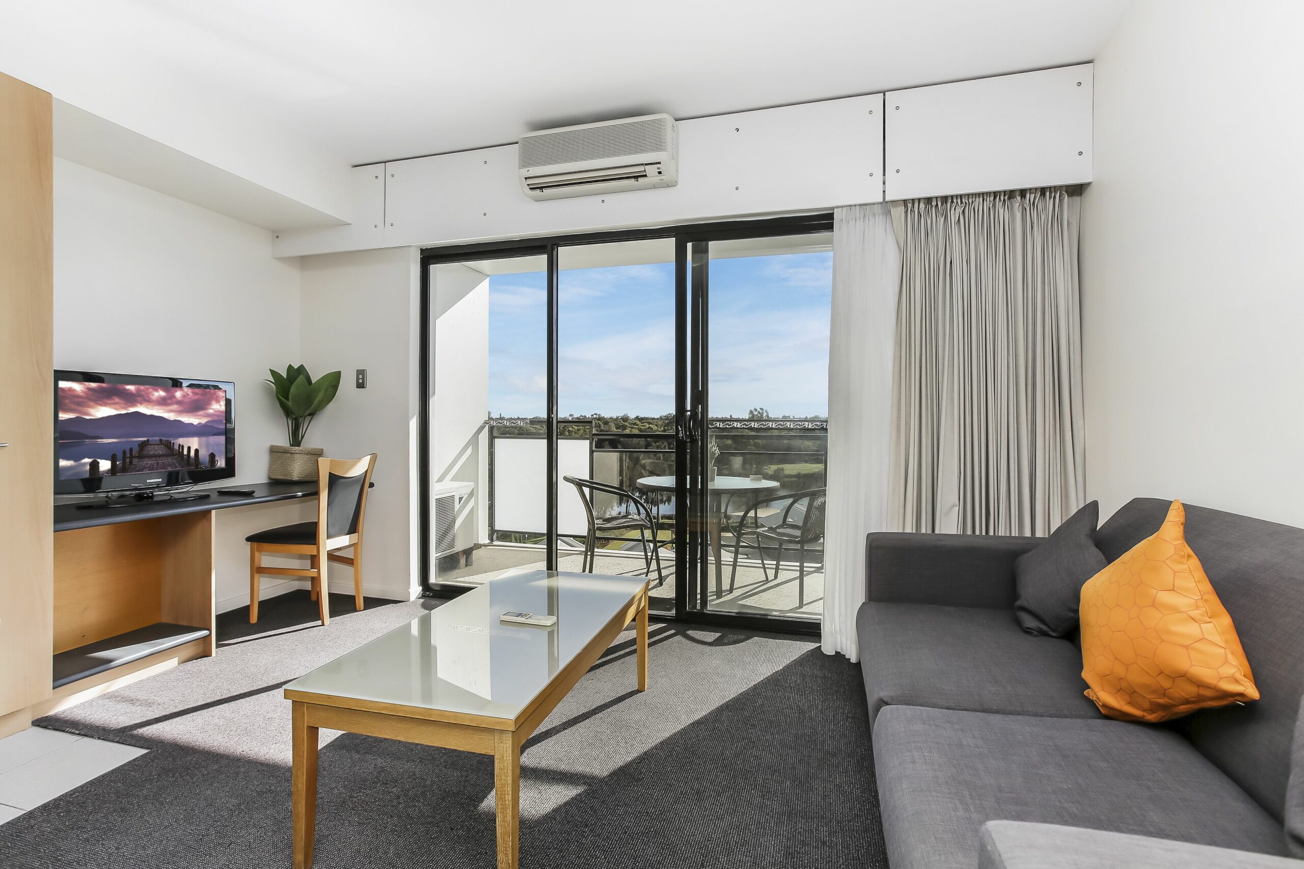 Ascot Modern Apartment -great River View