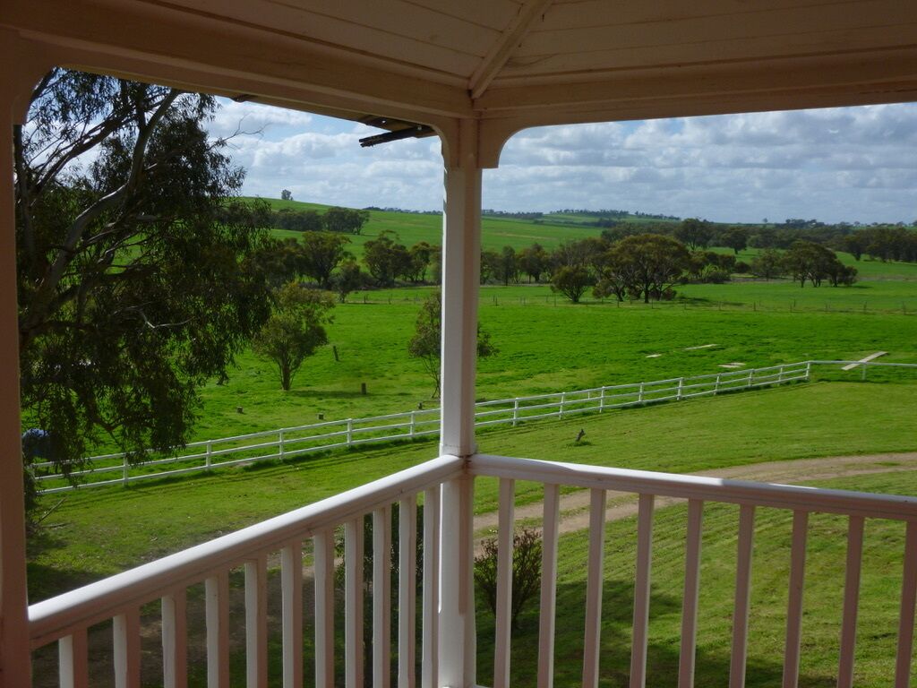 Daisy Cottage Located on a Heritage Farm est 1836 and Known as Buckland Estate