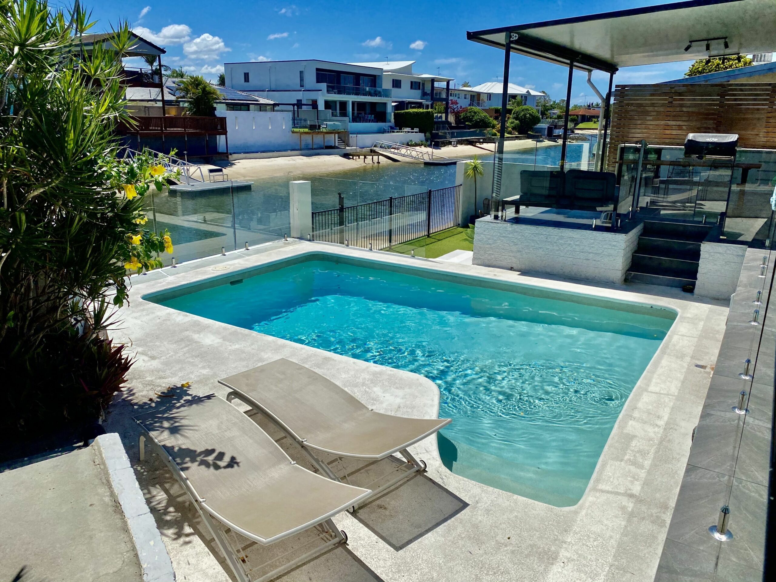 Broadbeach Waters Waterfront Getaway