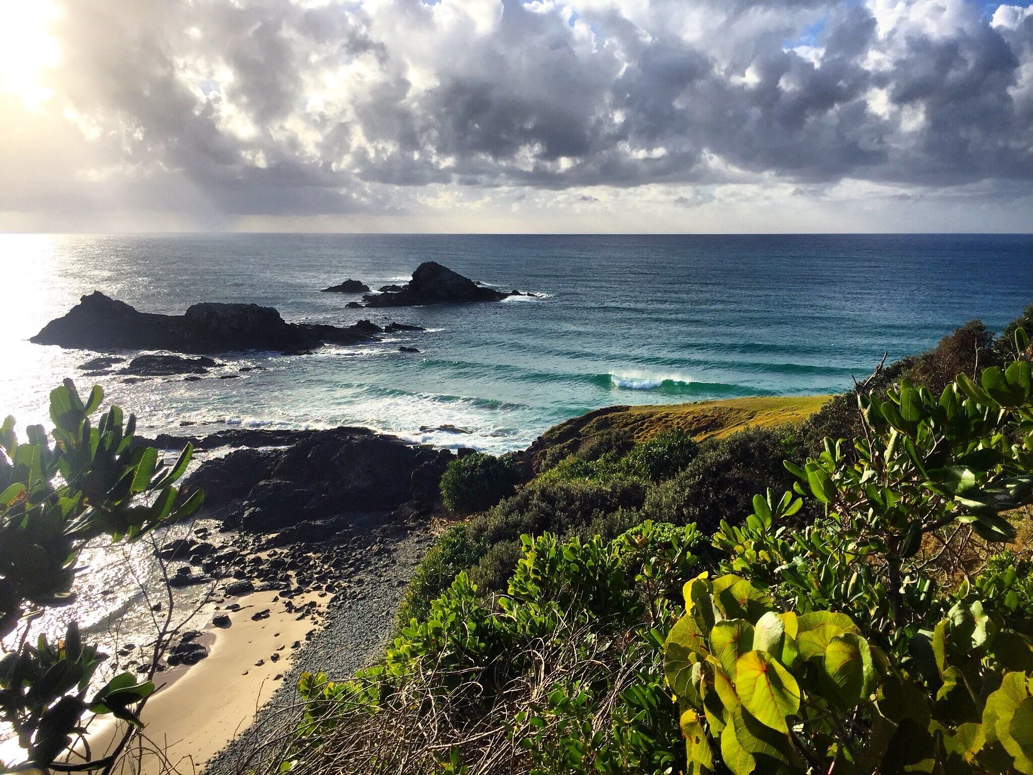 HUGE Beach House, Byron Shire.  Ocean views, 2 mins walk to beach.