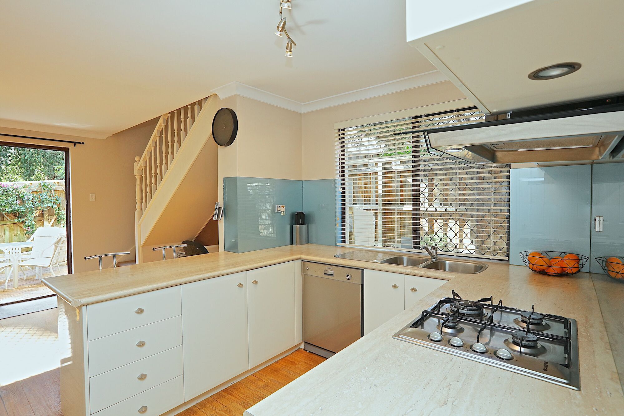 BEST LOCATION in Perth!  Free Wifi & Netflix Gorgeous Family friendly townhouse