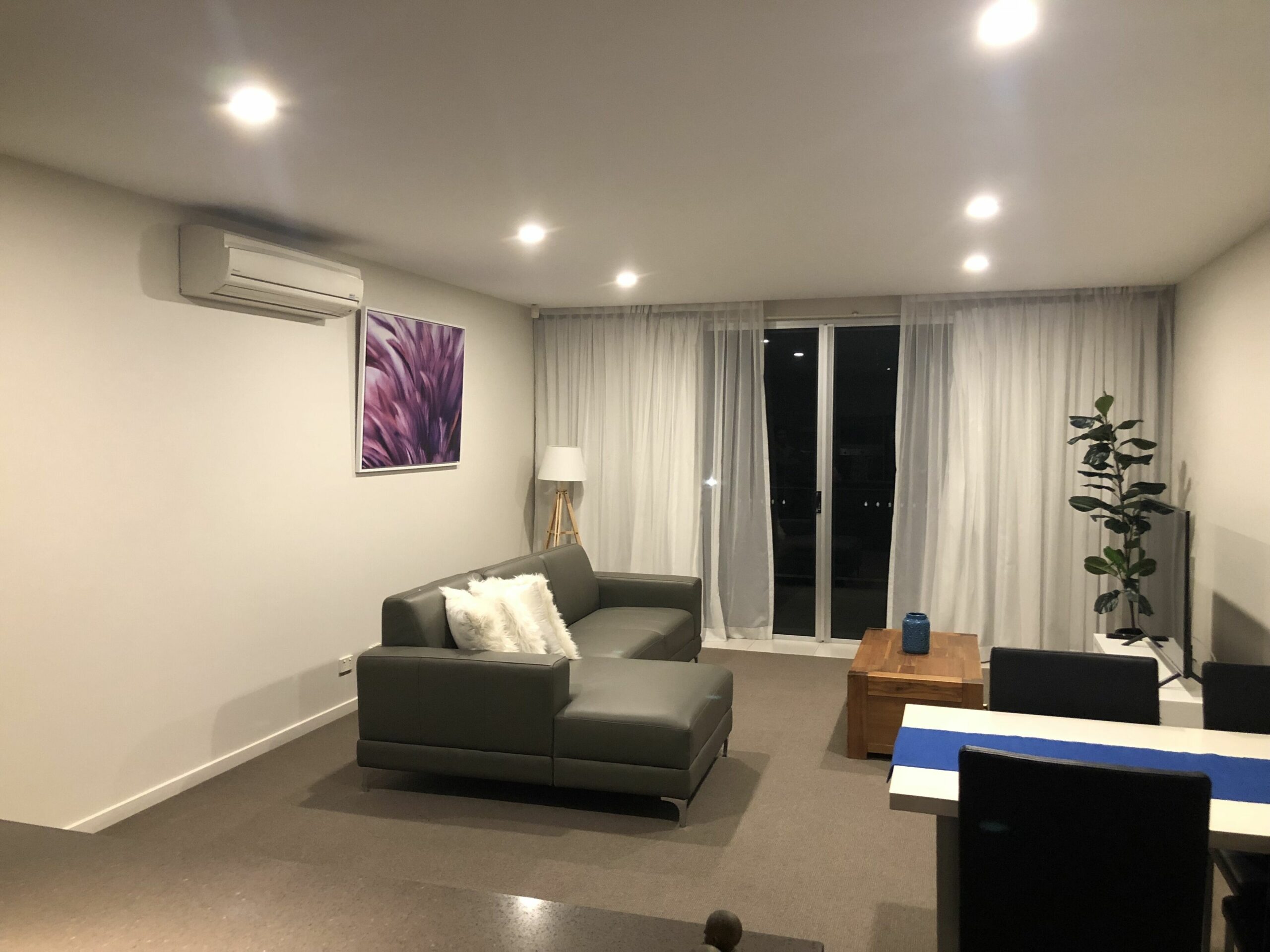 Entire 2BR Apartment - Azzura Greens Hope Island - Fully Furnished