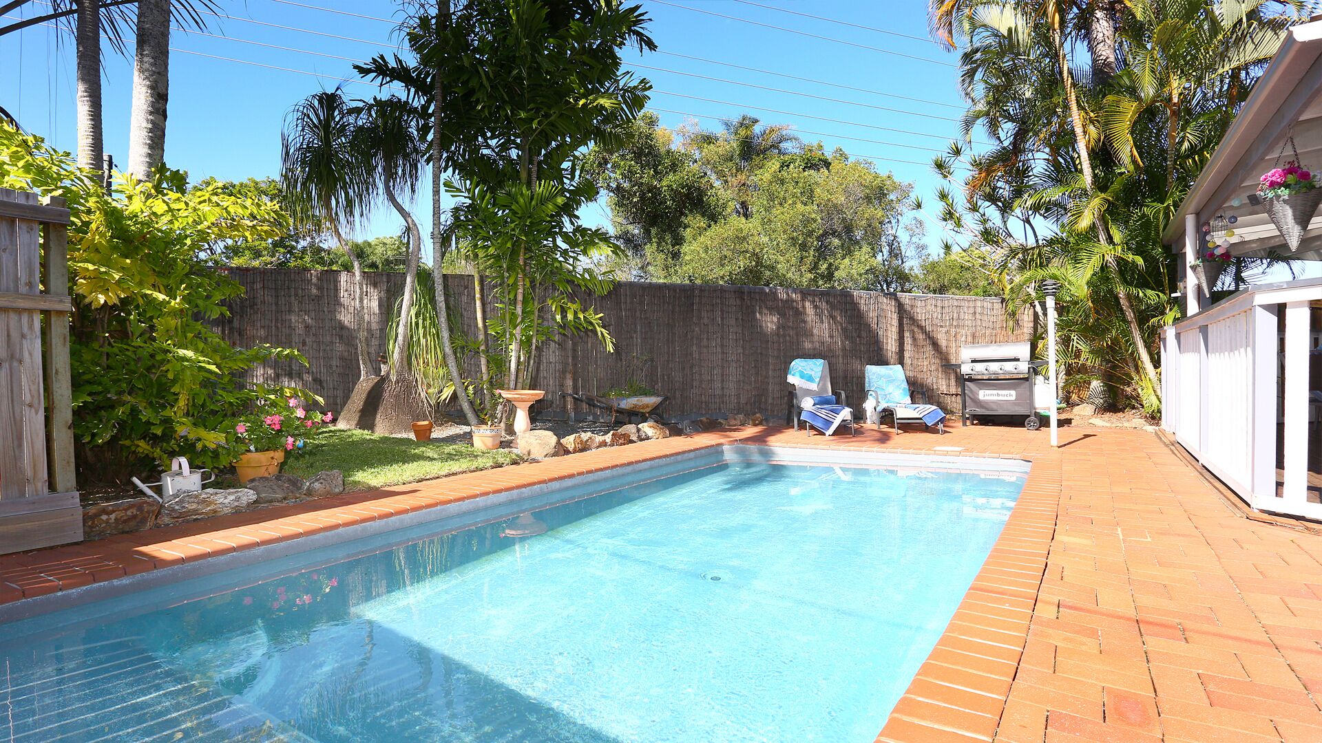 Surfers Beach Cottage Pet Friendly